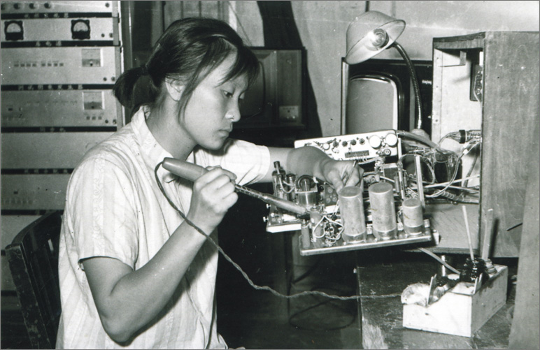 1970年，中國誕生第一台彩色電視機，數年之後，長虹才開始電視機的研製