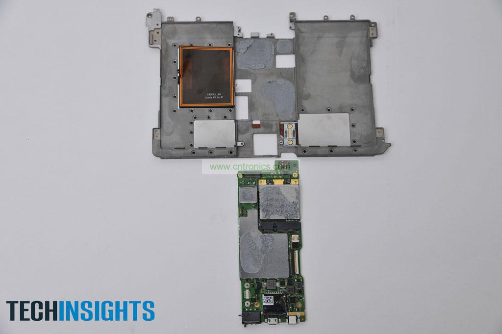 將PCB與金屬分離，從PCB板上卸下無線通訊板