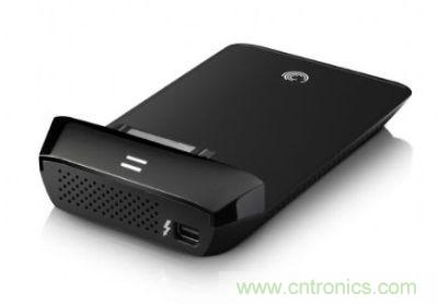 Thunderbolt高速傳輸接口可轉換成SATA接口，連接2.5寸硬盤產品