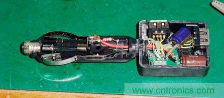 DIY：自製安全高效車用手機充電器