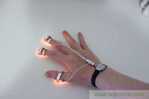 LED多點觸控手套DIY：把各部分焊接起來，測試