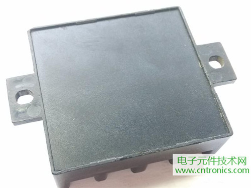 漏電保護器拆解：結構有差異，做工不錯