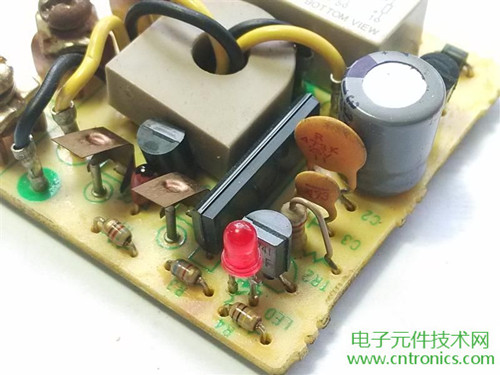 漏電保護器拆解：結構有差異，做工不錯