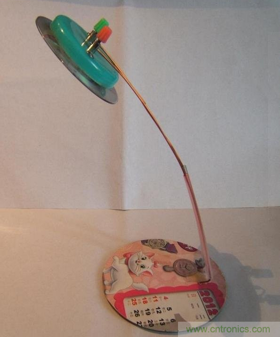 DIY：手工打造智能無線供電台燈