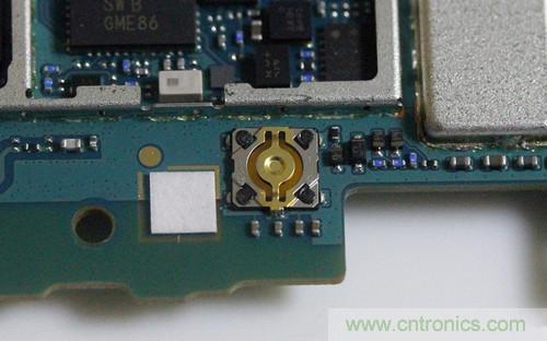 拆解4G新機索尼M35t：用料十足，易於維修