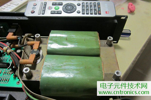 用料很給力！專業後級功放美國高峰FA1201拆解