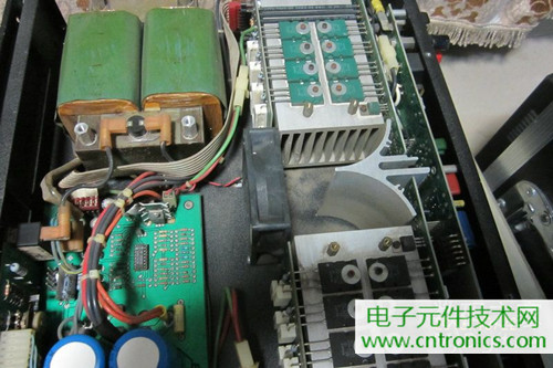 用料很給力！專業後級功放美國高峰FA1201拆解