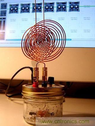 萬聖節搞怪DIY：看工程師如何玩轉萬聖節