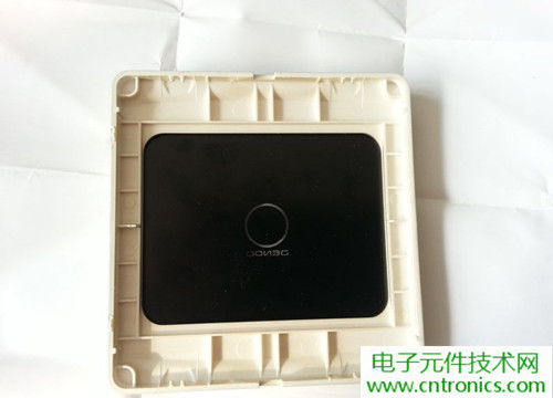 一款觸控開關拆解，做工不錯