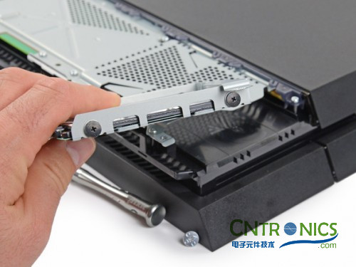 遊戲機內部的秘密：逆天級拆解索尼 PALY STATION 4!