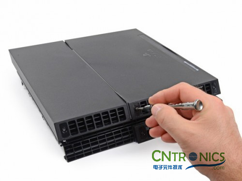 遊戲機內部的秘密：逆天級拆解索尼 PALY STATION 4!