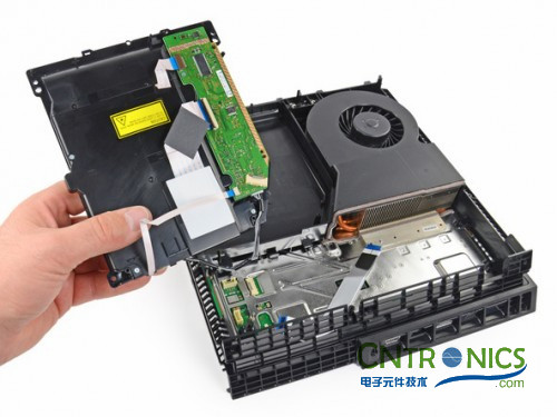 遊戲機內部的秘密：逆天級拆解索尼 PALY STATION 4!