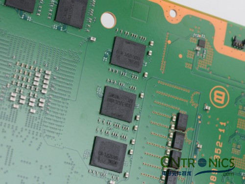 遊戲機內部的秘密：逆天級拆解索尼 PALY STATION 4!