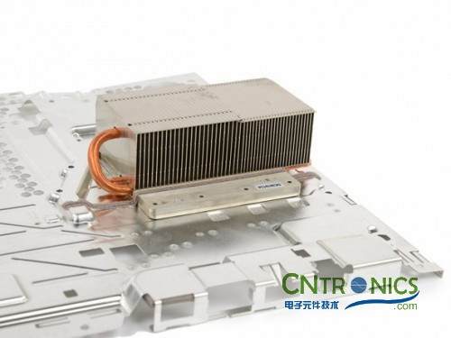 遊戲機內部的秘密：逆天級拆解索尼 PALY STATION 4!