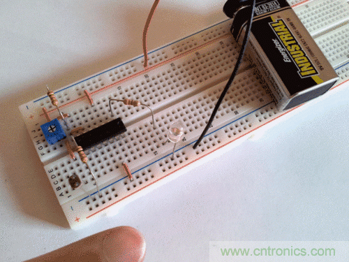 DIY：教你10分鍾自製光線探測器 