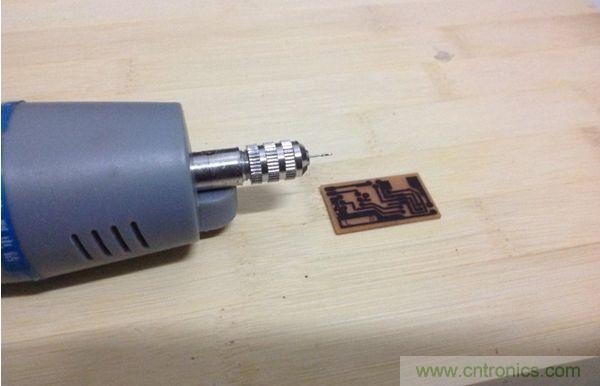 最細鑽頭，透光檢查