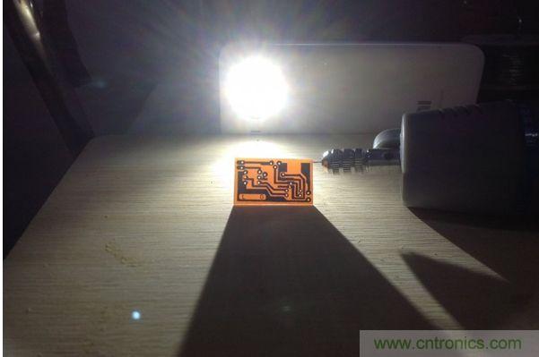 最細鑽頭，透光檢查