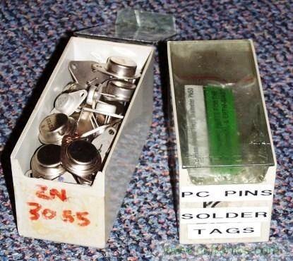 原本是裝醫療用具的塑膠盒，也很適合收納電子零件