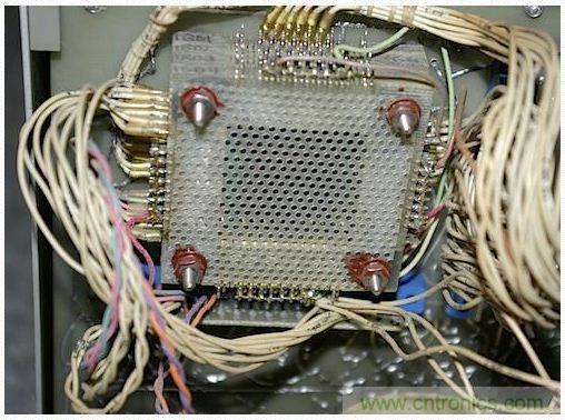 經典懷舊拆解！曆史彌留的可編程科學計算器 from 1966