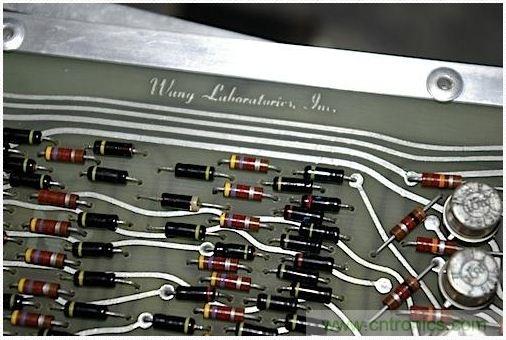 經典懷舊拆解！曆史彌留的可編程科學計算器 from 1966