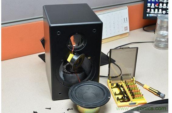拆解後的音箱