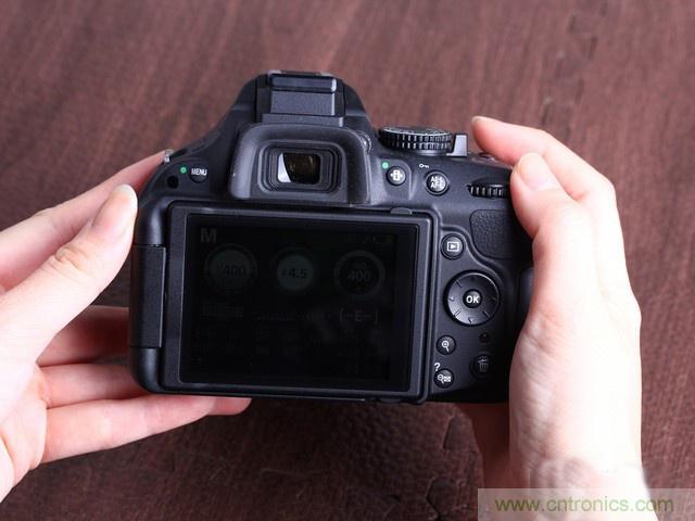  尼康D5200黑色背麵圖