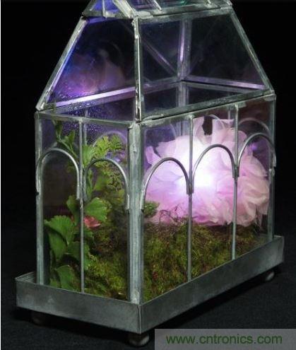 當傳感器讀到的數值低於閾值，則LED會閃爍紅光