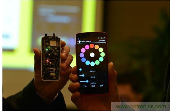 現場演示通過RGB LED控製可實現模擬多色呼吸效果