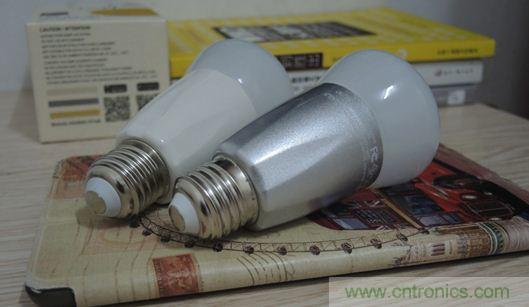 拆解分析：兩款藍牙LED智能燈泡大比拚