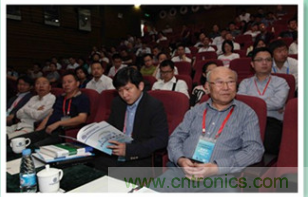 圖6：哈爾濱工業大學教授楊孝宗和蘇州納米技術與仿真研究所博導張鋌等專家坐鎮2015中國創客論壇，為中國創新加油！