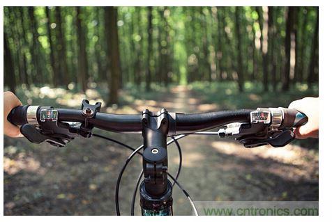 自行車車把中，觸覺反饋的使用示例