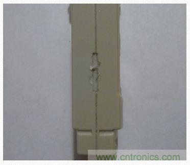 圖2：機身側麵的狹縫。