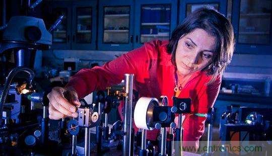 從原理及實現，看&ldquo;光腦&rdquo;的性能如何把&ldquo;電腦&rdquo;秒成渣！