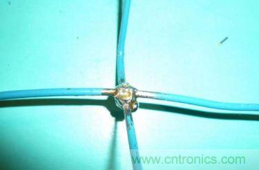 技術宅要逆天，DIY四點定位燈實現虛擬實境遊戲