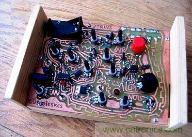 荷蘭工程師Gijs Gieskes創作的街頭塗鴉風格電路板