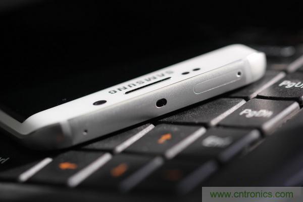三星S6 Edge+拆解：比S6 Edge加在哪裏？