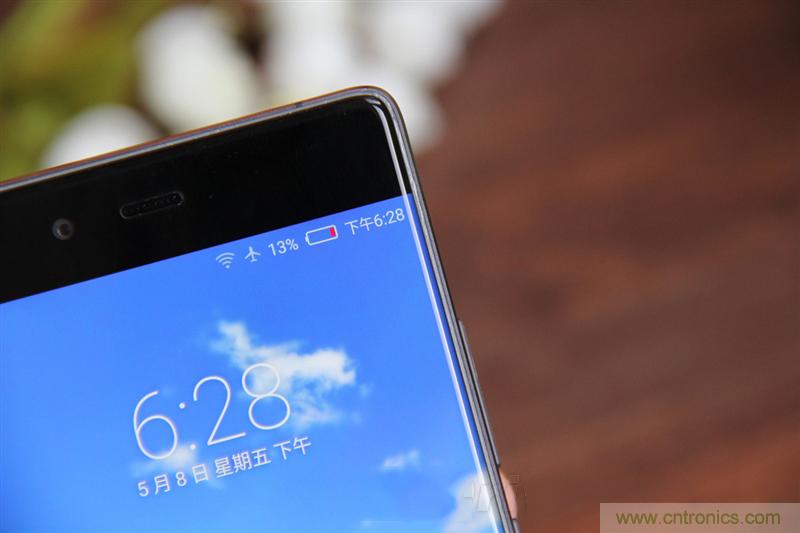 無邊框的 nubia Z9 ，一款既有驚喜，又有驚豔的智能手機