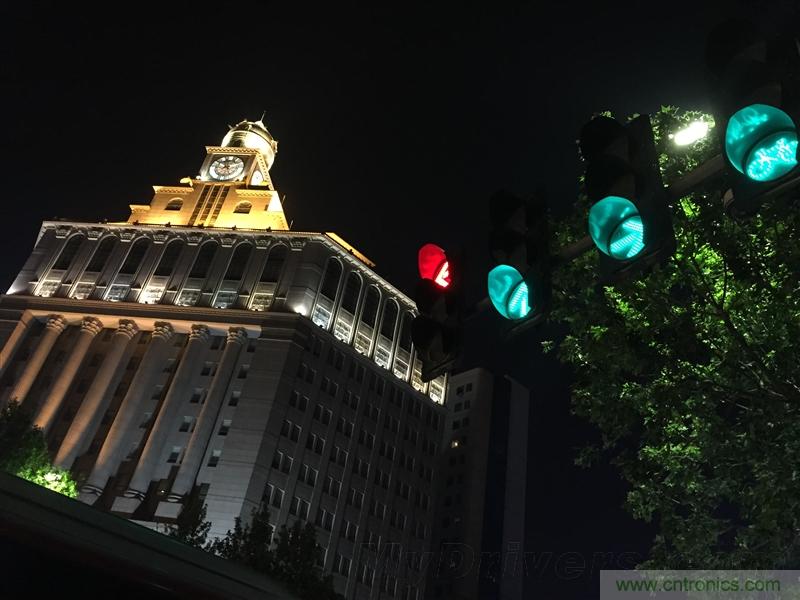 無邊框的 nubia Z9 ，一款既有驚喜，又有驚豔的智能手機