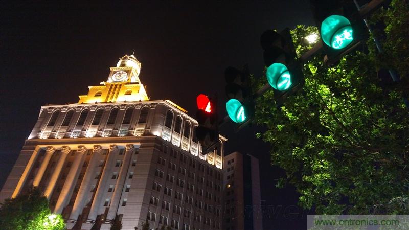 無邊框的 nubia Z9 ，一款既有驚喜，又有驚豔的智能手機