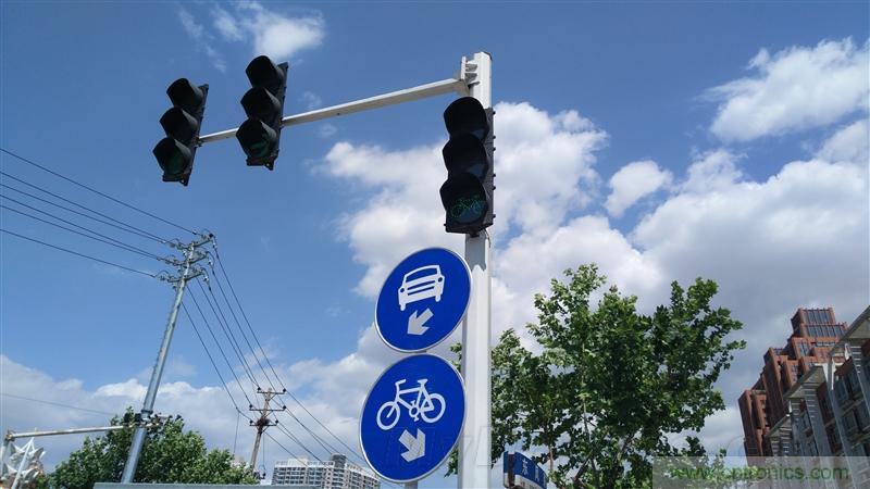 無邊框的 nubia Z9 ，一款既有驚喜，又有驚豔的智能手機