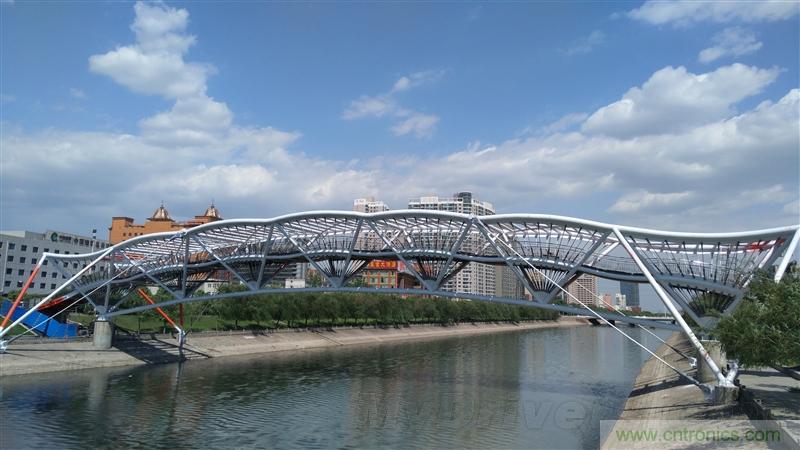 無邊框的 nubia Z9 ，一款既有驚喜，又有驚豔的智能手機