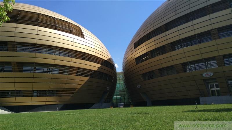 無邊框的 nubia Z9 ，一款既有驚喜，又有驚豔的智能手機