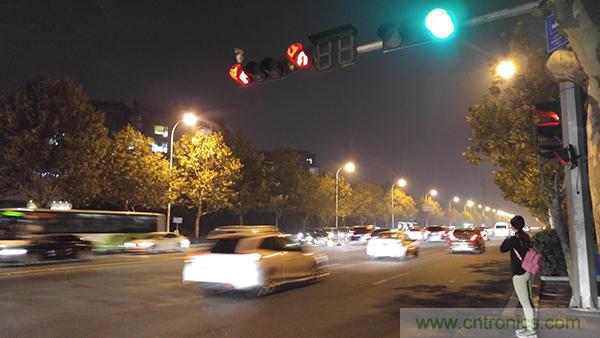 業界良心 LG V10 評測:剛毅、冷峻，不失人性化