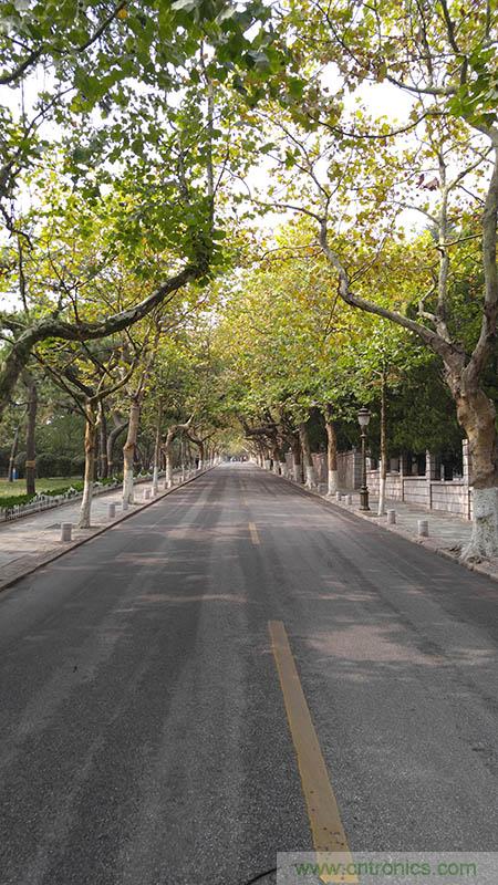 業界良心 LG V10 評測:剛毅、冷峻，不失人性化