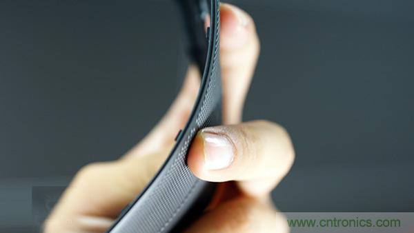 業界良心 LG V10 評測:剛毅、冷峻，不失人性化