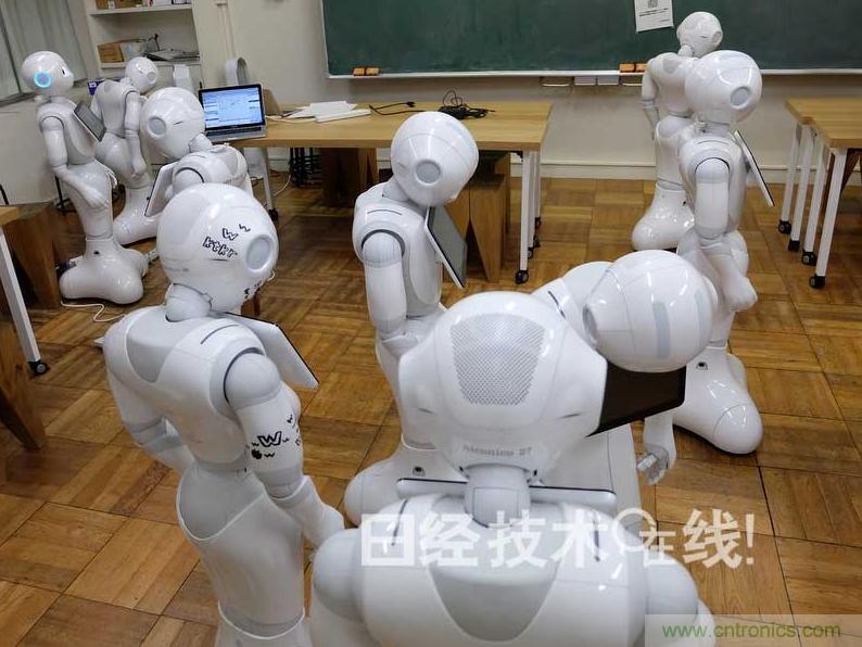 拆解筆記本不過癮，那就來拆拆日本情感機器人吧！