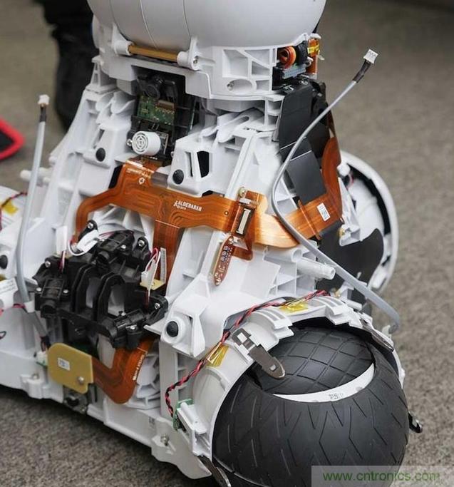 拆解筆記本不過癮，那就來拆拆日本情感機器人吧！