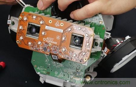 拆解筆記本不過癮，那就來拆拆日本情感機器人吧！