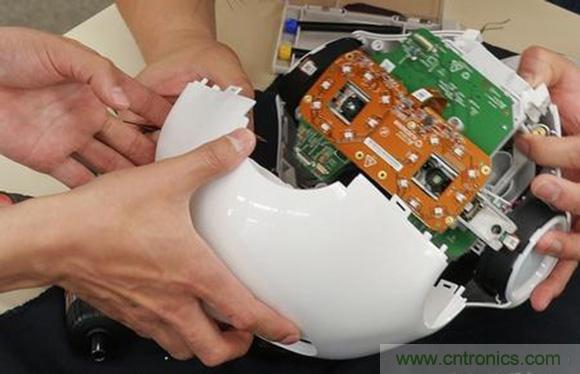 拆解筆記本不過癮，那就來拆拆日本情感機器人吧！