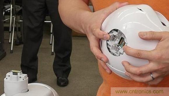 拆解筆記本不過癮，那就來拆拆日本情感機器人吧！